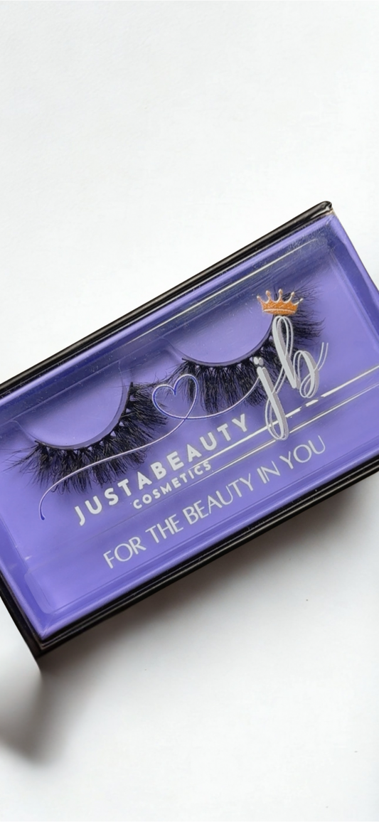 “Heavy on the eye contact” Lashes